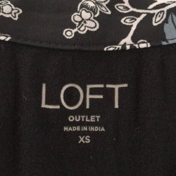 {LOFT} Floral Gathered V Sleeveless Knit top - Picture 5 of 6